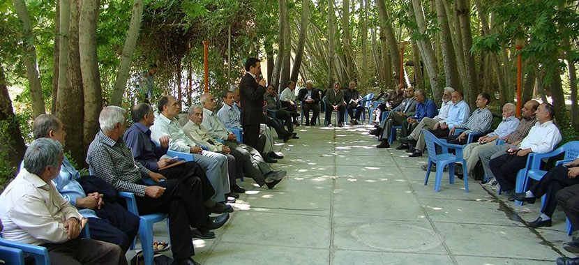 مستمری بگیر  بازنشسته و یا  از کار افتاده